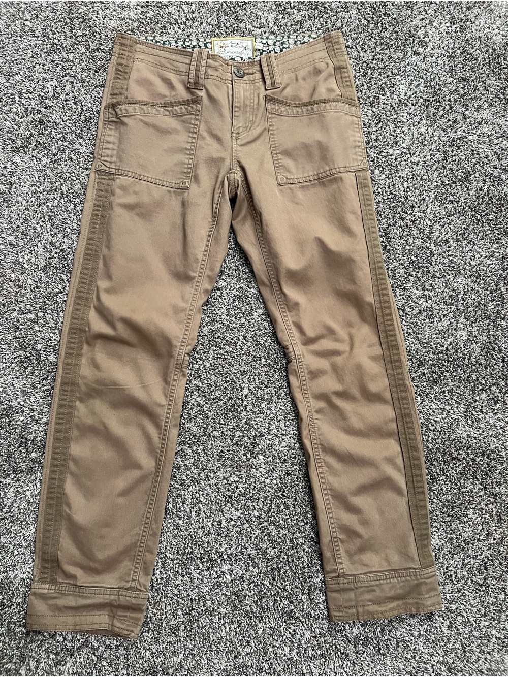 Aventura Organic Cotton Tan Low-Rise Utility Cargo Pants. Size 2